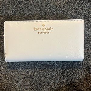 Kate Spade Large Darcy Bifold
Wallet Parchment
